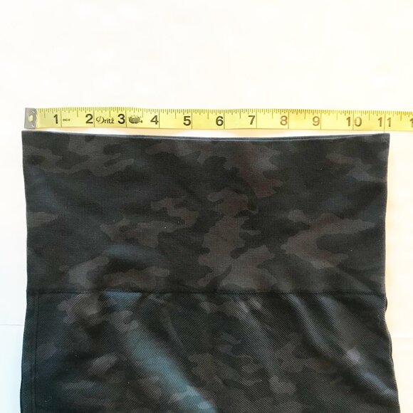 SPANX Look At Me Now Black Camo Seamless Leggings Tights Womens Small - Picture 8 of 8